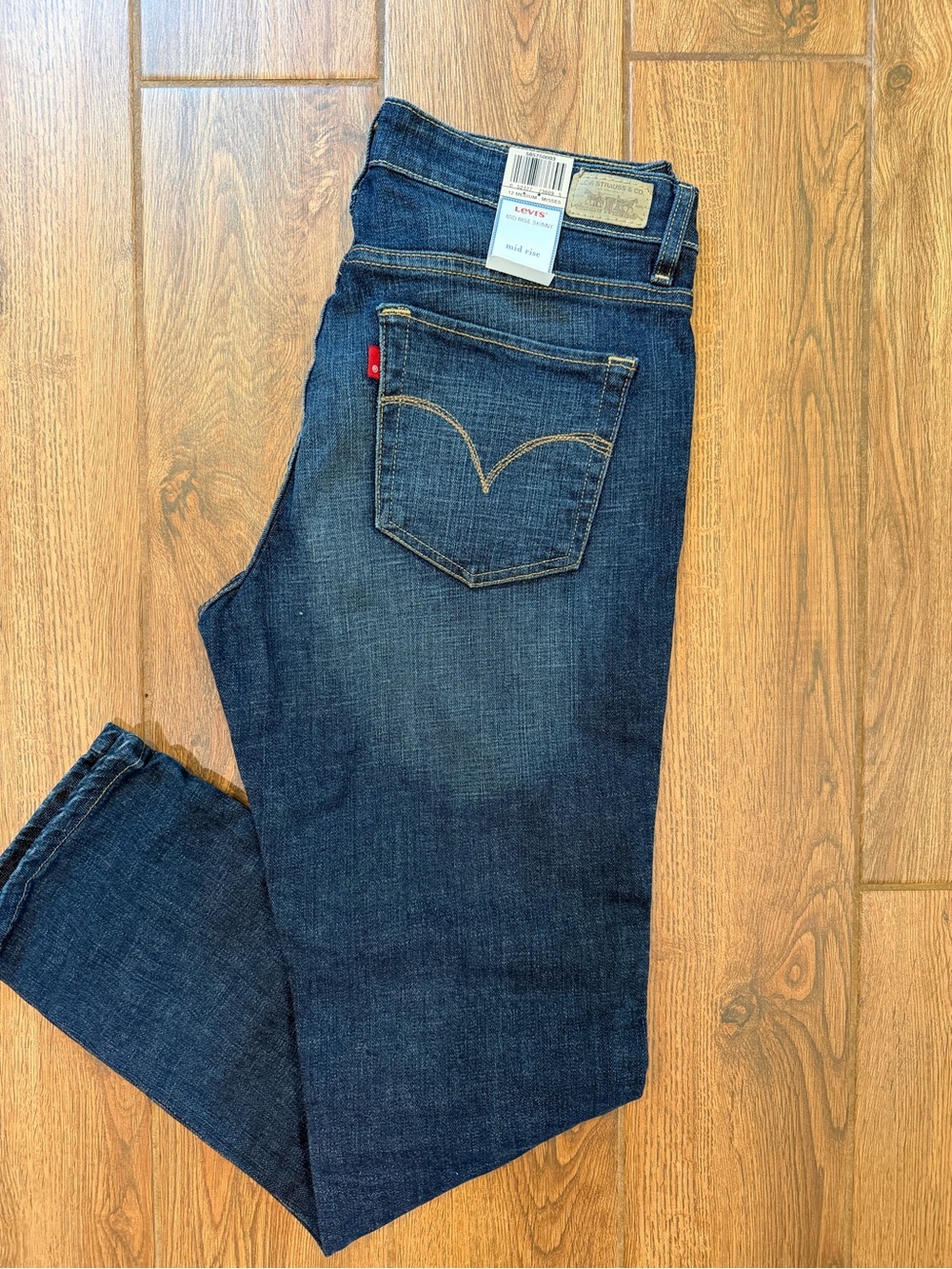 NWT / Levi's Women's mid rise skinny Jeans / women’s 12